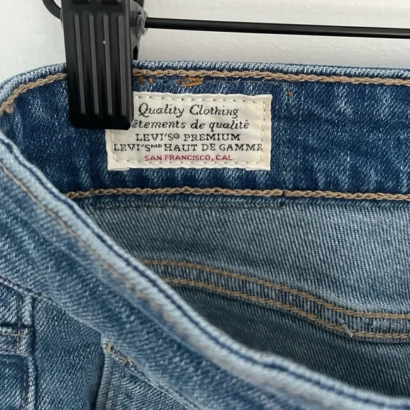 Levi’s Ripped Jeans - Picture 5 of 6